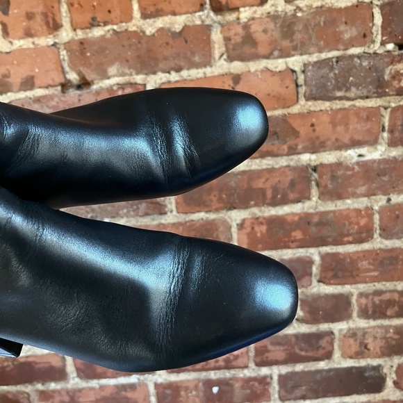 Stuart Weitzman Accordion Chelsea Boots size 6 - Picture 6 of 10